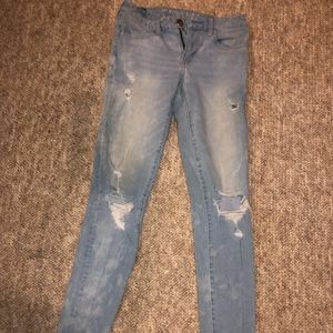 American Eagle light wash/distressed jeans